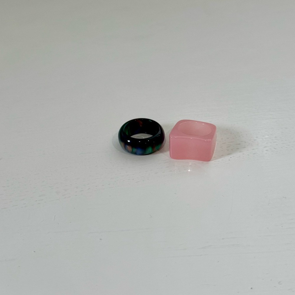 Set of two resin rings
